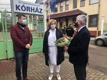 Lehet, hogy egy kép erről: 1 személy, álló és szabadtéri