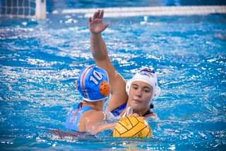 Lehet, hogy egy kép erről: 1 személy, sportolás, belső tér és medence